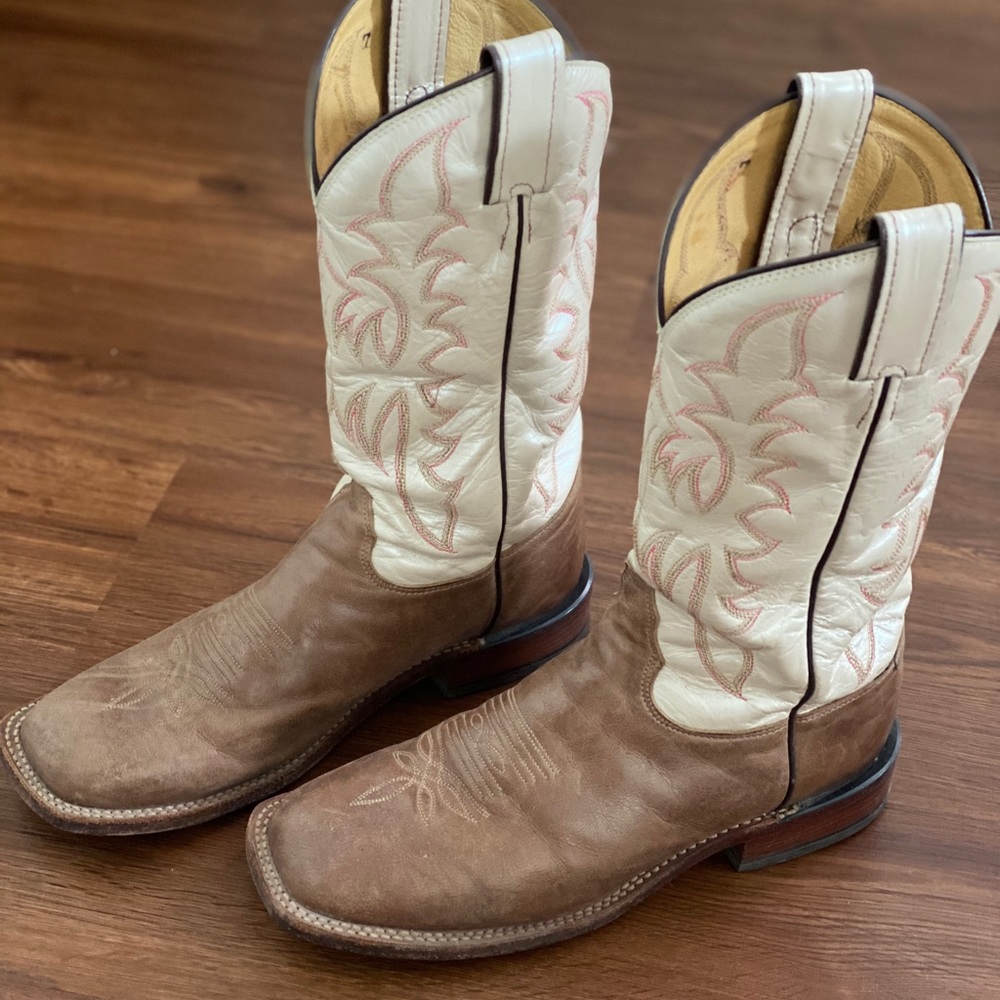 Women’s Tony Lama Square Toed Western Boot